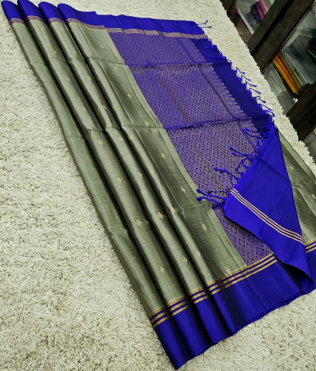 Silver Grey Mayil 3-Line Zari Kanchipuram Soft Silk Saree